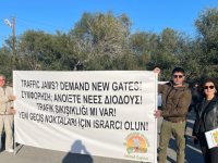 Yeni geçiş kapılarının açılması amacıyla eylem düzenlendi “Birleşik Kıbrıs-İki Top