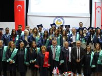 DAÜ ECZACILIK FAKÜLTESİ MEZUNLARI YEMİN EDEREK MESLEĞE ADIM ATTI