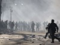 Gösterilerde çok sayıda polis ve gösterici yaralandı