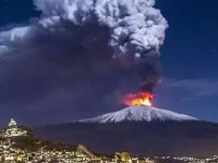 Etna hareketlendi: Kül ve lav püskürttü