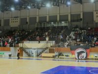 Basketbolda seyirci salona döndü