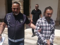 Bahçe işlerine yardım etmeyen abisini bıçakladı!