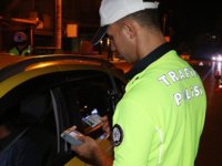 Alkol testi için nefes örneği vermeyi reddeden sürücü tutuklandı