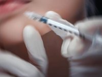 Girne’de kaçak botoks ve dolgu uygulaması yapan şahıs tutuklandı