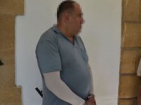 Restoran bahçesinden şemsiye çaldı!