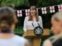 İngiltere Başbakan Yardımcısı eksik ev vergisi nedeniyle istifa etti