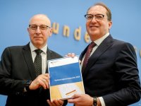 Almanya iç istihbarat teşkilatı BfV'yi Türk kökenli Sinan Selen yönetecek