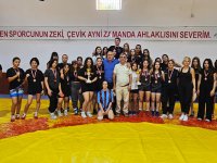 Yıldız güreşlerde Lefkoşa ve Büyükkonuk birinci
