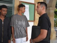 Toplamda bin 189 gün izinsiz ikamet eden 2 kişiye ek tutukluluk