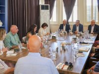 Erhürman, Türkiye’den gelen gazetecilerle bir araya geldi