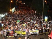 Diyarbakır'da demokrasi yanlılarına destek gösterisi