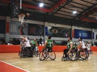 Vakıflar Tekerlekli Sandalye Basketbol Takımı Bursa deplasmanından galibiyetle döndü