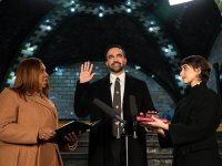 Zohran Mamdani, Kuran'a el basarak New York belediye başkanlığına başladı