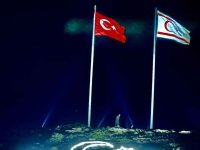 Mehmetçik'te bayrak tartışması...