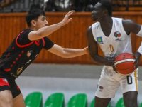 Zorlu maç Caesar Larnaka Gençler Birliği'nin: 69-59