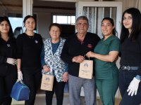 İskele Belediyesi Ziyaret Ettikleri Büyüklerin Doğum Günlerini Kutluyor