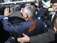 Rıza Pehlevi'ye Berlin'de boyalı saldırı