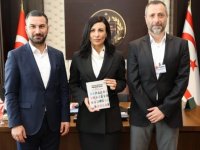 “Kuzey Kıbrıs’ta Yolsuzluk Algısı” raporu Fazilet Özdenefe’ye sunuldu