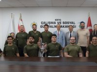 Vakıflar Tekerlekli Sandalye Basketbol Takımı’ndan Hasipoğlu’na ziyaret