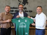 Sadıkoğlu, KKTC Vakıflar Tekerlekli Sandalye Basketbol Takımı’nı kabul etti