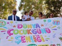 Erhürman, Cihangir’deki çocuk şenliğine katıldı