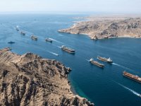 Suudi Arabistan ve İran petrolü taşıyan tankerler Hürmüz Boğazı'ndan geçti