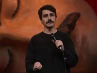 Komedyen Deniz Göktaş hakkında “dini değerleri aşağılama” gerekçesiyle soruşturma başlatıldı