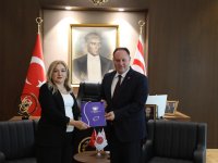 Yüksek Yönetim Denetçisi (Ombudsman) İlkan Varol 41. Dönem Raporunu Meclis Başkanı Ziya Öztürkler'e sundu.
