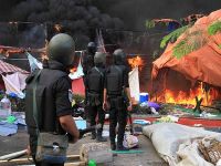 Çadırlar ve barikatlar yıkılıyor