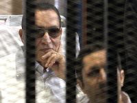 Hüsnü Mübarek'e ''yolsuzluktan'' beraat