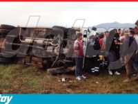 Minibüs tarlaya uçtu...