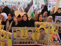 Filistinli tutuklulara destek gösterisi