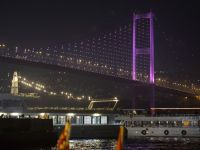 Boğaziçi Köprüsü pembeye büründü