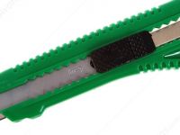 Maket bıçağı ile yaraladı!