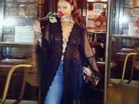 Rihanna hep transparan