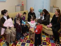 Emine Erdoğan çocuk oyun alanını gezdi