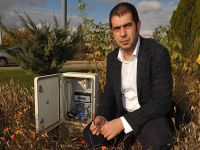 Güneş ve neme göre sulama yapan cihaz