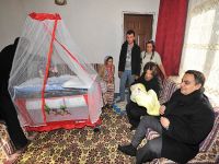 Göçü önlemek için doğum yardımı