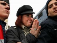 Deniz Seki'yi 15 kapıcı polis yakalamış!