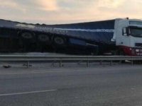 Lefkoşa Mağusa Yolunda Kamyon devrildi