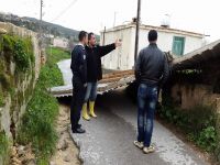 Dipkarpaz`da fırtınadan mandıralar uçtu