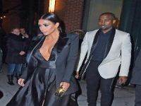 Herkes donarken O dekolte giydi