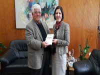 Bozkurt yeni kitabını Meclis Başkanı Siber’e sundu