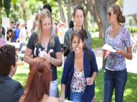 Liseliler soyularak aranacak