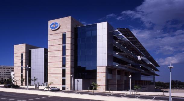 a_view_of_the_eac_head_office_in_nicosia_with_50_kw_photo_voltaic_panels_80029_610_335[1]