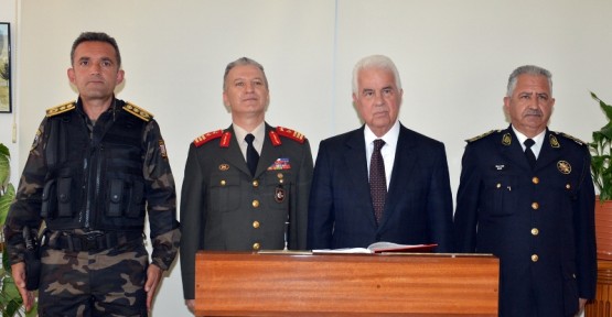 eroglu_polis_ozel_harekat_mudurlugunu_ziyaret_etti_h14886[1]