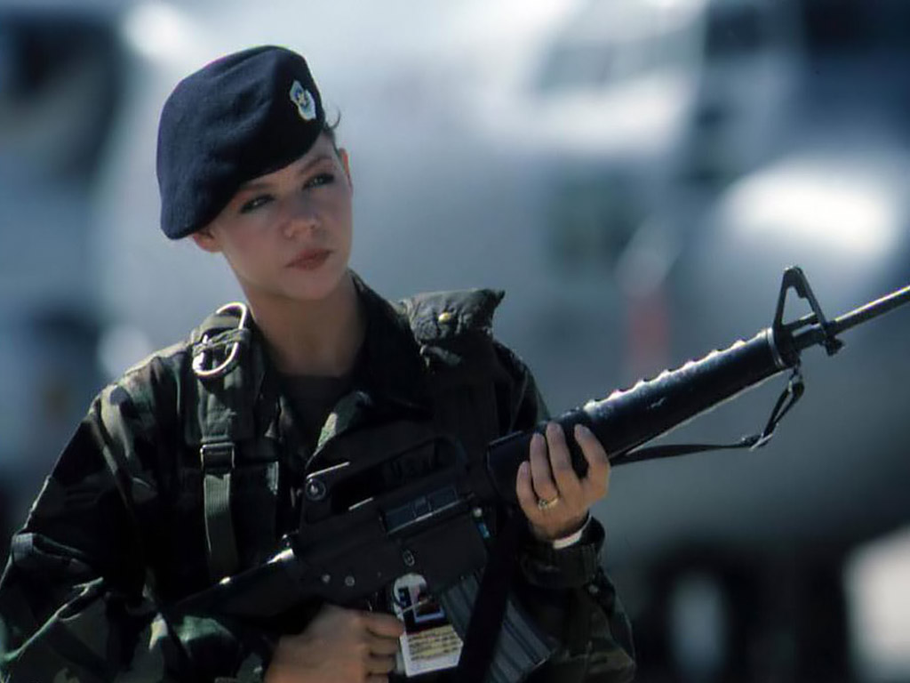 nature-females-motors-military-female-soldiers-91413[1]
