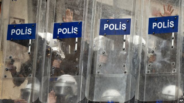 6F8E6ACE-1AB9-400F-8192-B8EE09D5F5A7_w640_r1_s[1]