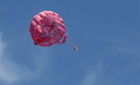 5061231-Parachuting_Budva[1]
