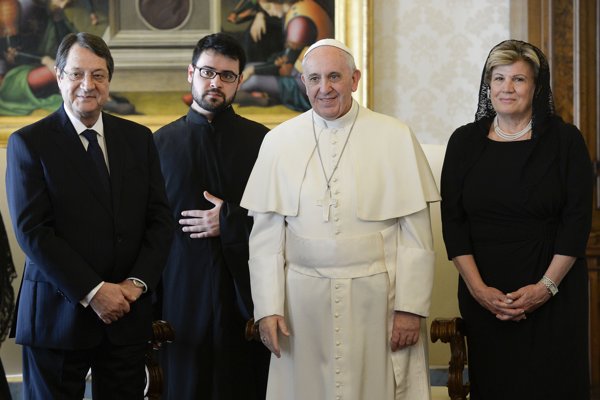 2014-02-15T123336Z_1416673054_GM1EA2F1L1E01_RTRMADP_3_POPE[1]